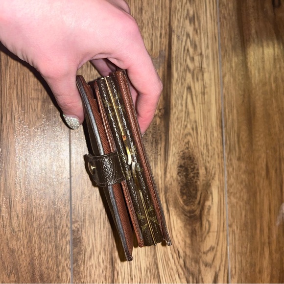 Authentic Louis Vuitton wallet - Picture 5 of 6